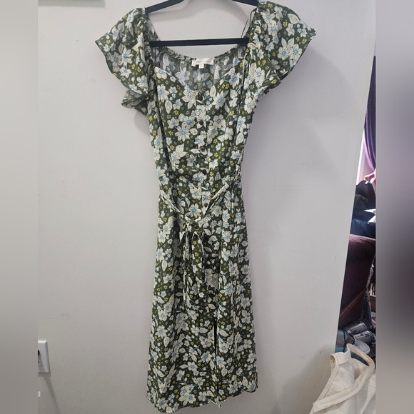 Monteau sz.M Floral olive green midi dress with front split and tie waist. - Picture 2 of 10